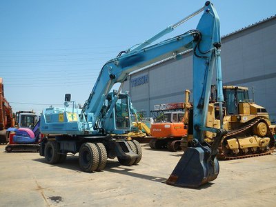 Экскаватор колесный KOMATSU PW200-1 