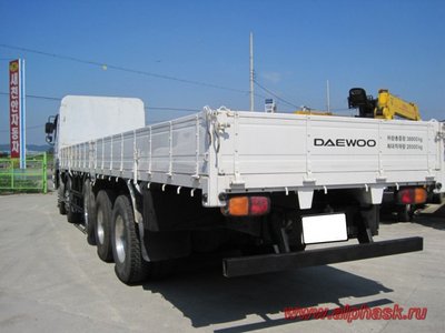 Грузовик бортовой Daewoo Ultra Novus 2008 год, грузоподъемностью 25 тонн.