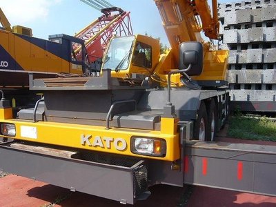 Японский кран Kato KR-70H-L.