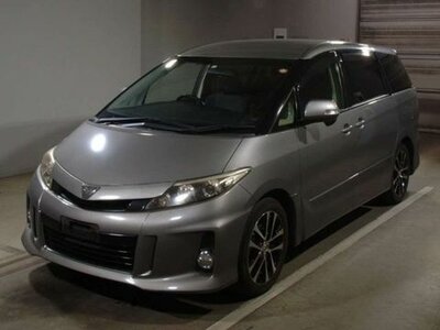 Toyota Estima 2009 года