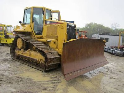 Бульдозер Cat  D6NXL. 