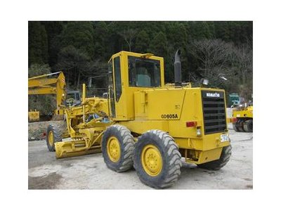 Грейдер Komatsu GD605A-5AE.