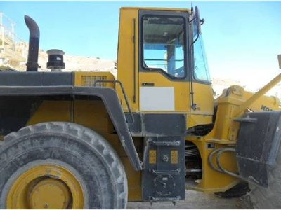 Фронтальный погрузчик Komatsu WA420.