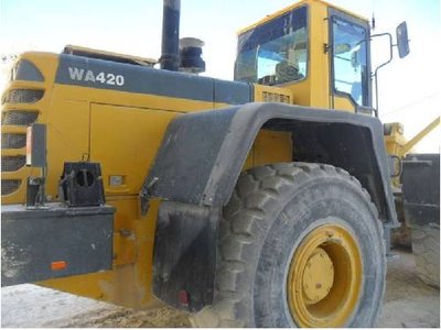 Фронтальный погрузчик Komatsu WA420.