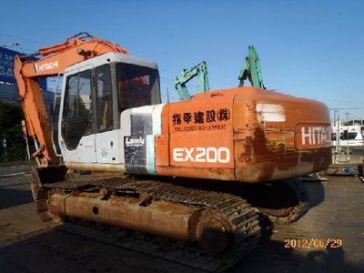 Гусеничный экскаватор Hitachi EX200-2.