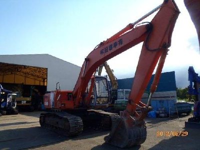 Гусеничный экскаватор Hitachi EX200-2.