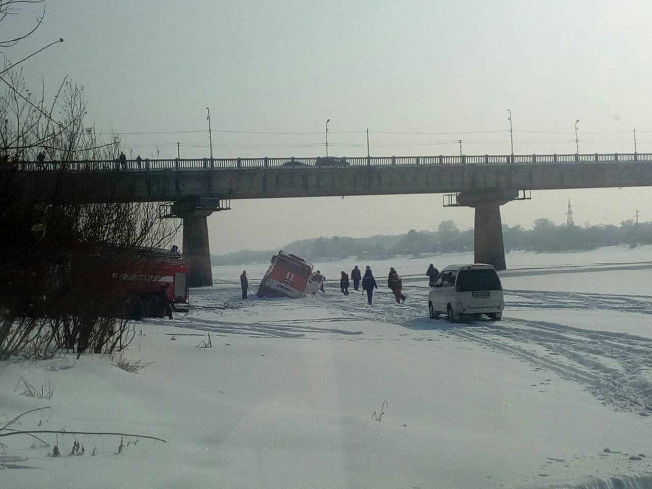 В Лесозаводске пожарная машина провалилась под лёд | 19.01.2017 |  Владивосток - БезФормата