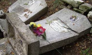 Амурский блогер показал морское кладбище Владивостока: кто похоронен там?