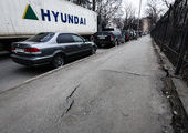 Тротуар в центре Владивостока весной начал проваливаться