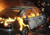 Во Владивостоке сгорел автомобиль припаркованный у мусора
