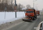 Снегоуборочная техника справляется со снегопадом во Владивостоке в обычном режиме