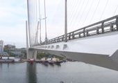 На Золотом мосту во Владивостоке охрана поймала, готовых совершить прыжок, бейсджамперов
