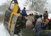 В Приморье перевернулся автобус с детьми