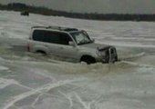 8 марта на озере Ханка под лёд провалились два автомобиля