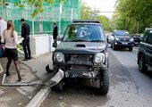 Во Владивостоке грузовик вновь снёс несколько авто и врезался в кафе