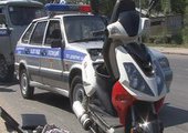 Трезвый мопедист протащил инспектора ДПС по дороге в Артёме