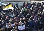 Во Владивостоке разъяренная толпа митингующих напала на полицейского