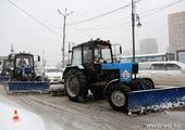 Снег во Владивостоке не пощадил даже специализированную технику